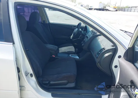 2011 Nissan Altima 2.5 S z USA, uszkodzony, nr VIN 1N4AL2AP2BN481710